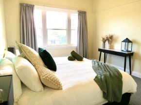 11Eardley - 2bedroom house - Free parking